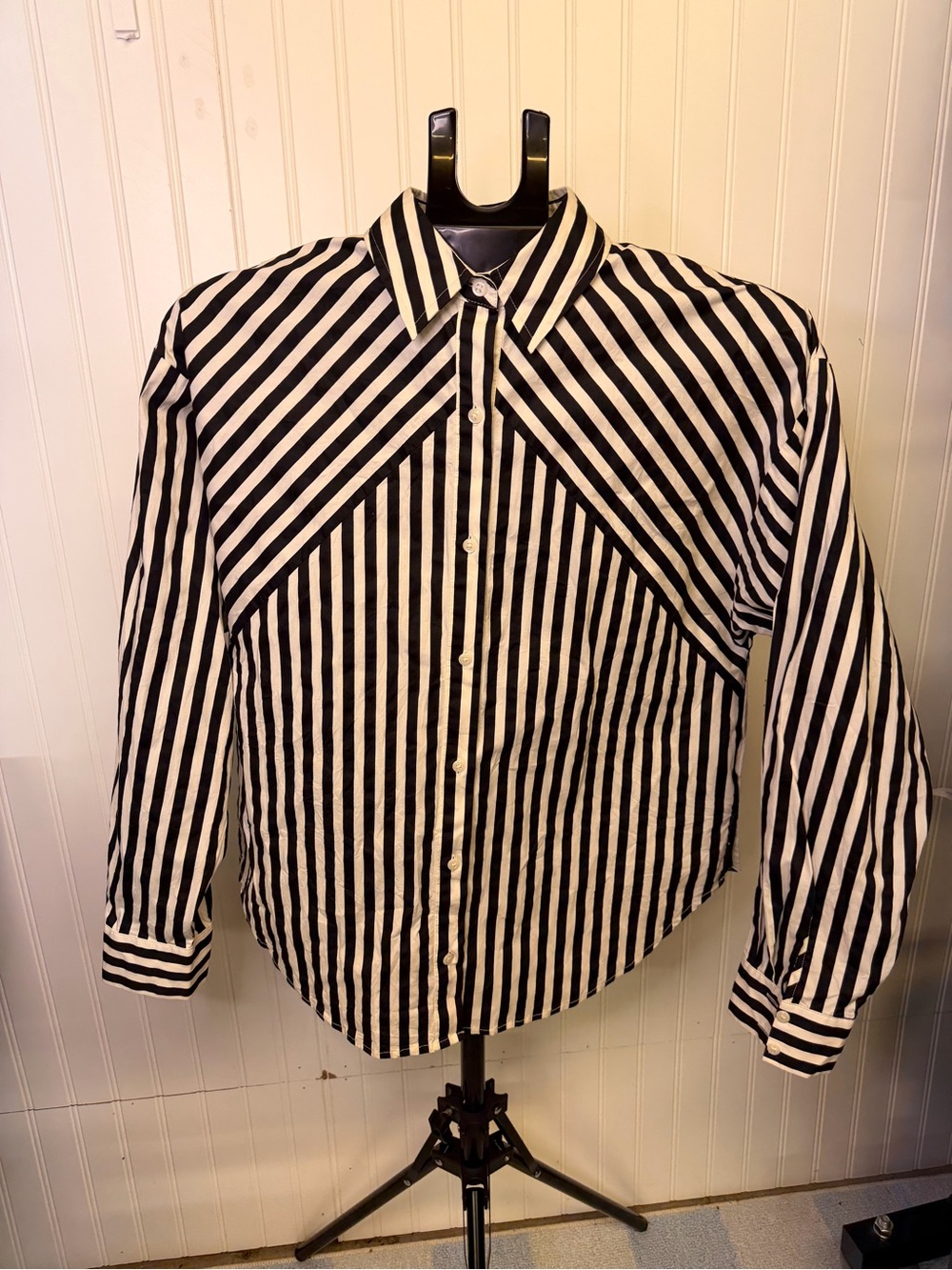 Express Black & White Diagonal-Stripe Button-Down Shirt boyfriend fit
